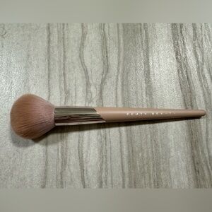 NEW FENTY BEAUTY by Rihanna Face Shaping Brush 170 SETTING